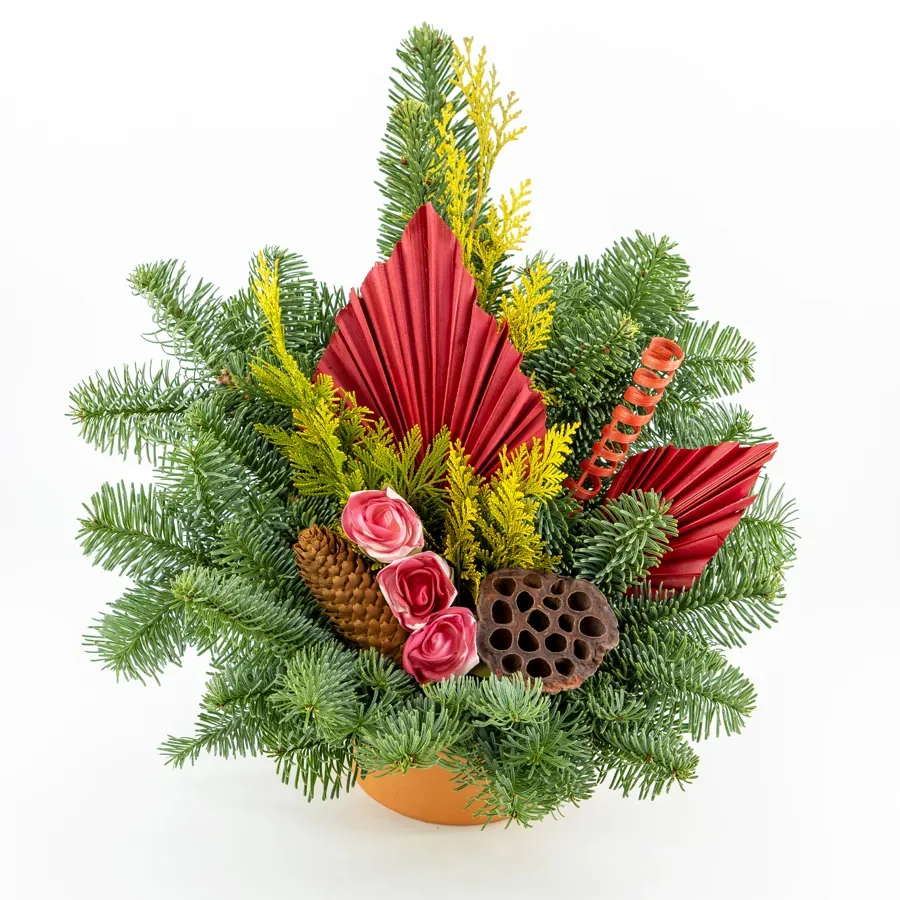 Floristikschale mit Schnittgrün, Zapfen und roten Rosen aus dem Horn-Grün-Sortiment